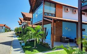 Linda casa com 5 quartos, a poucos metros da praia